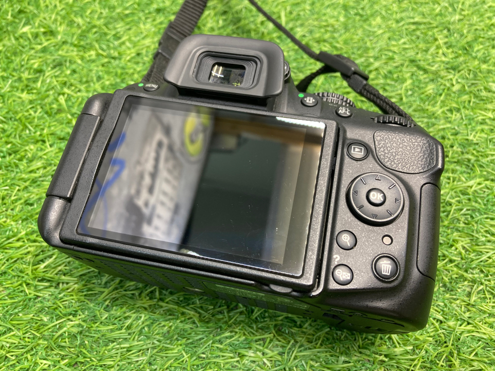 Nikon D5200 Kit 18-55mm 3.5-5.6G II ED 3900 кадров
