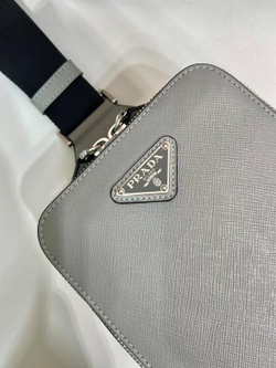 Нагрудная сумка-слинг Prada