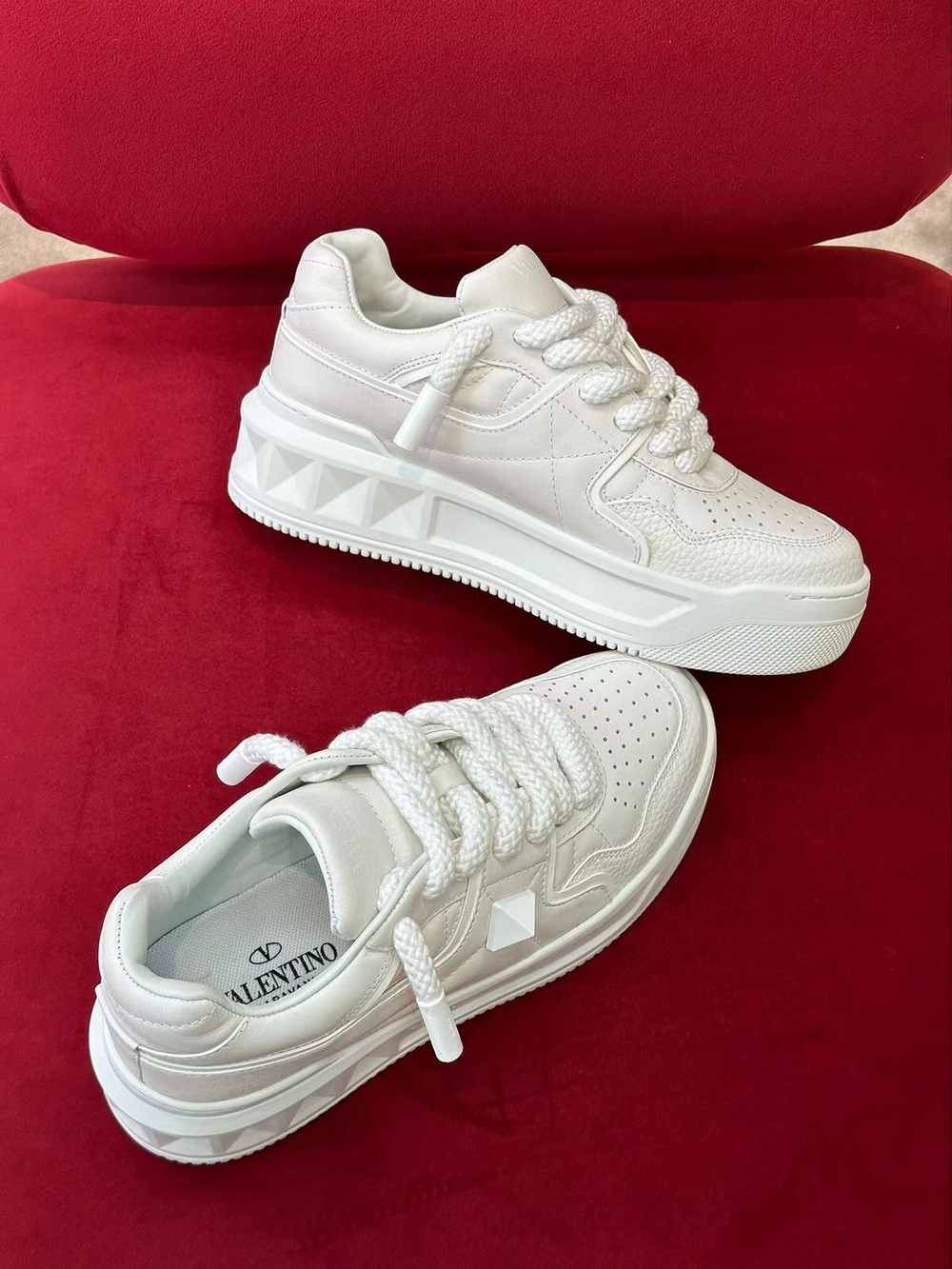 Кроссовки Valentino