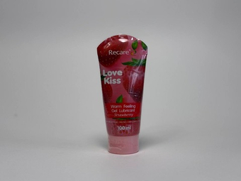 Recare Love Kiss Strawberry — водная гель-смазка с ароматом клубники 100 мл.