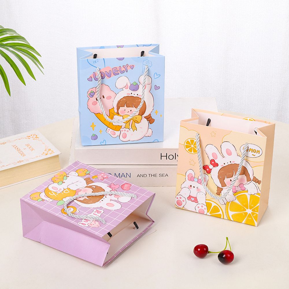 Подарочный пакет "Girl and Bunny" 14х15х7 см