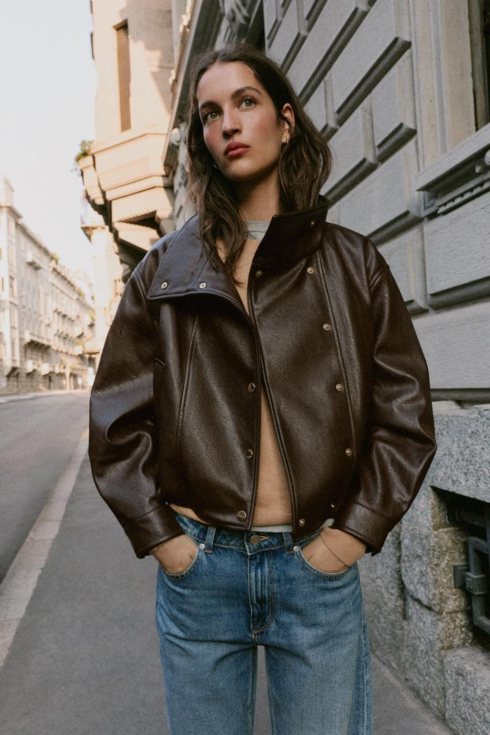 ZARA БОМБЕР ИЗ ИСКУССТВЕННОЙ КОЖИ С ВОРОТНИКОМ-СТОЙКОЙ, КОРИЧНЕВЫЙ