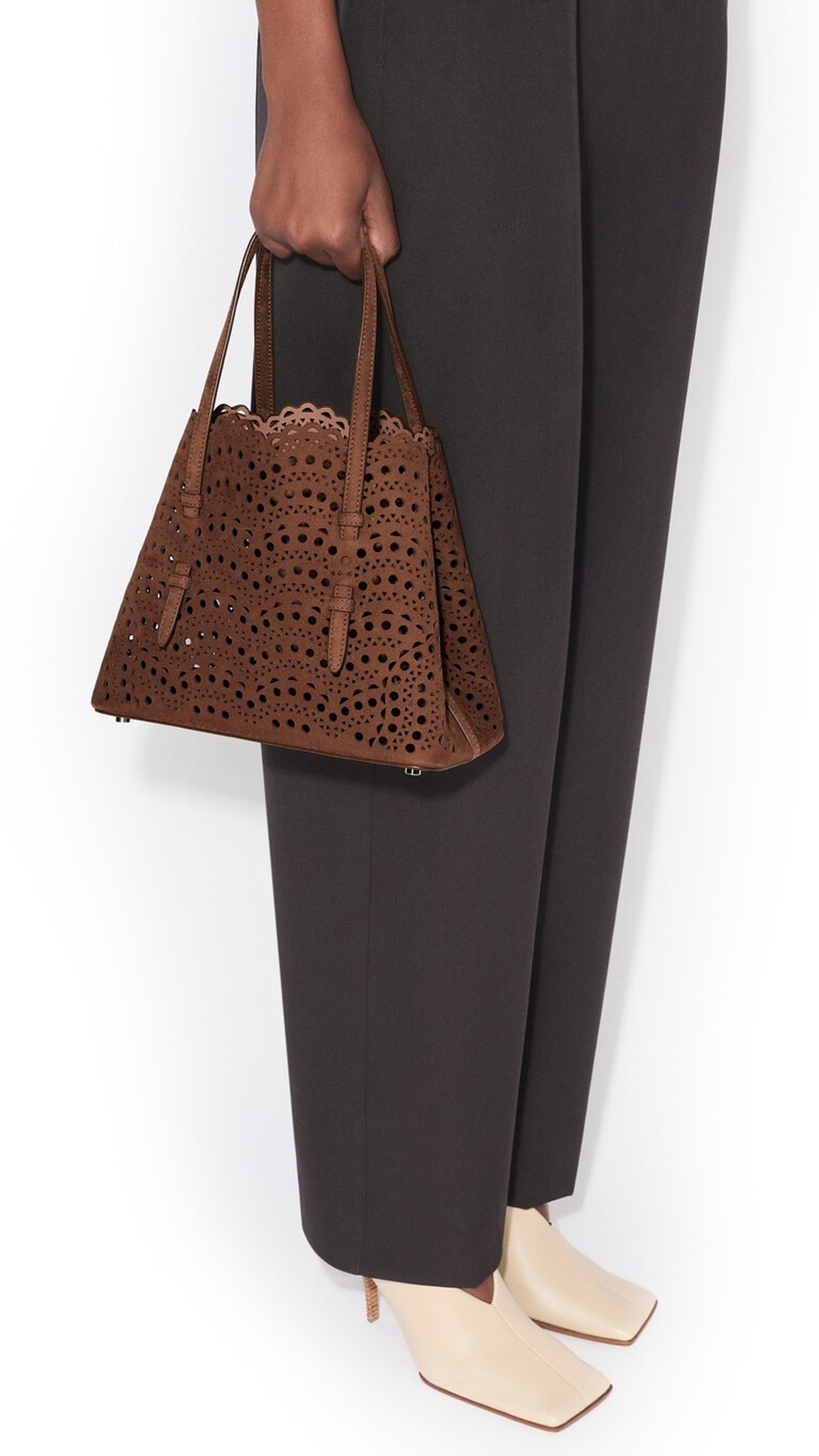 ALAÏA СРЕДНЯЯ СУМКА MINA 25 ИЗ НУБУКА, КОРИЧНЕВЫЙ