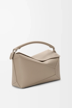 Loewe Сумка среднего размера Puzzle Edge из мягкой зернистой телячьей кожи, цвет глины