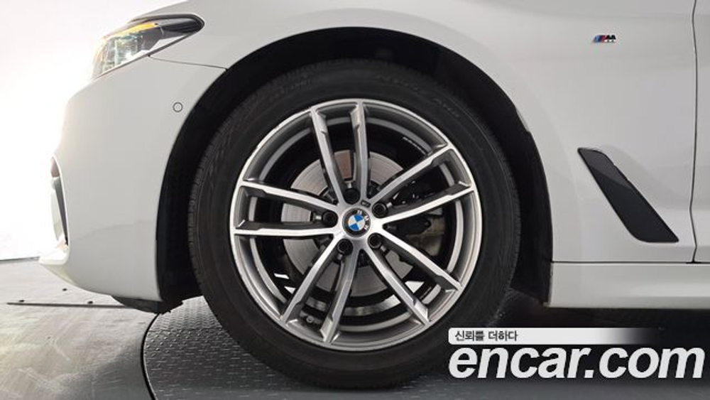 BMW 5-Series 520d M Sport Package Plus — 2017