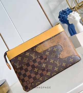 Клатч коричневый с крупной монограммой от Louis Vuitton Pochette Voyage Souple BP5-820615