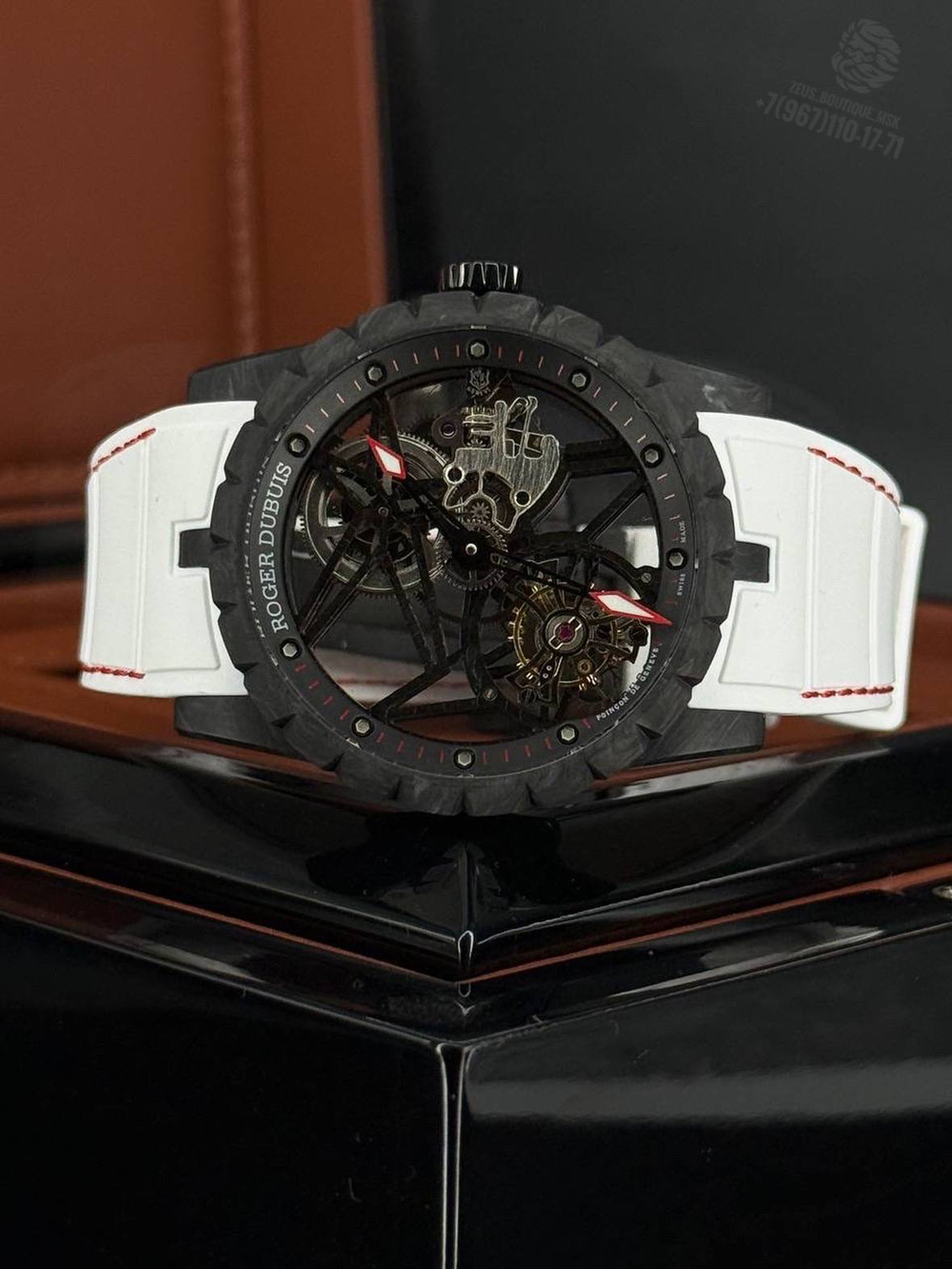 Часы Roger Dubuis Excalibur Tourbillon Skeleton 42mm DBEX0577