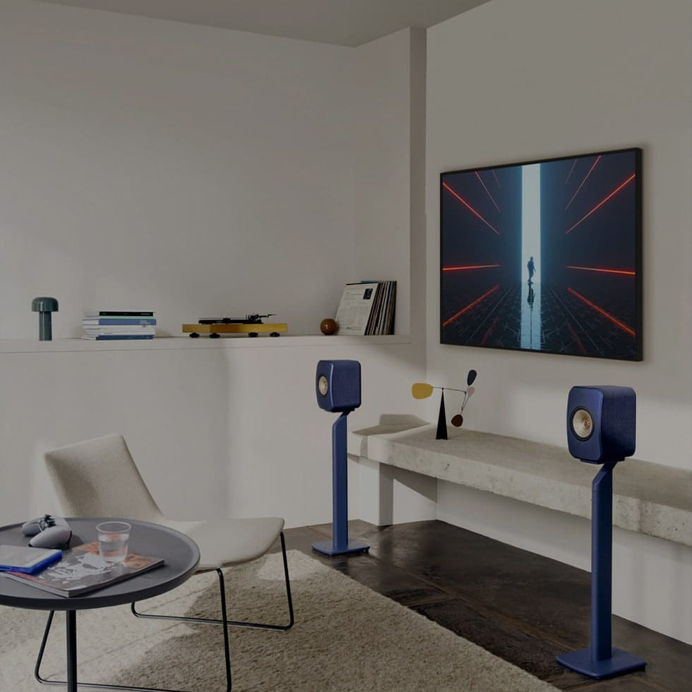 KEF LSX II Cobalt Blue активная беспроводная полочная акустическая система (пара) + напольные стойки KEF S1 Floor Stand (пара)