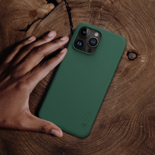 Усиленный чехол зеленого цвета (Deep Green) от Nillkin для iPhone 15 Pro Max, серия Super Frosted Shield Pro