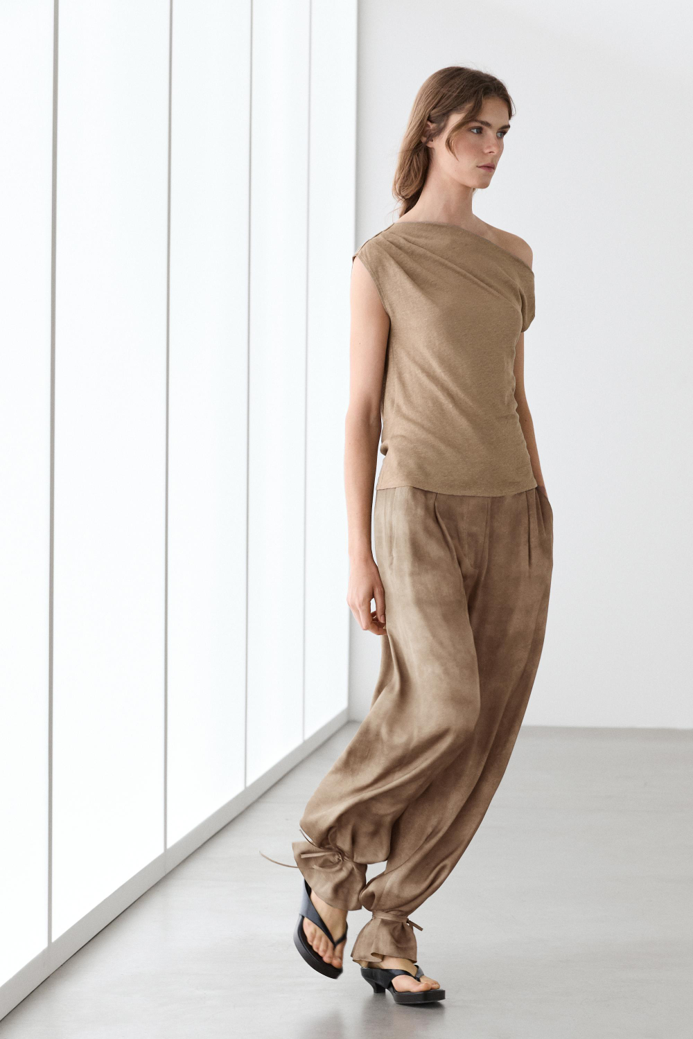 Massimo Dutti Струящиеся брюки с завязками, бежевый