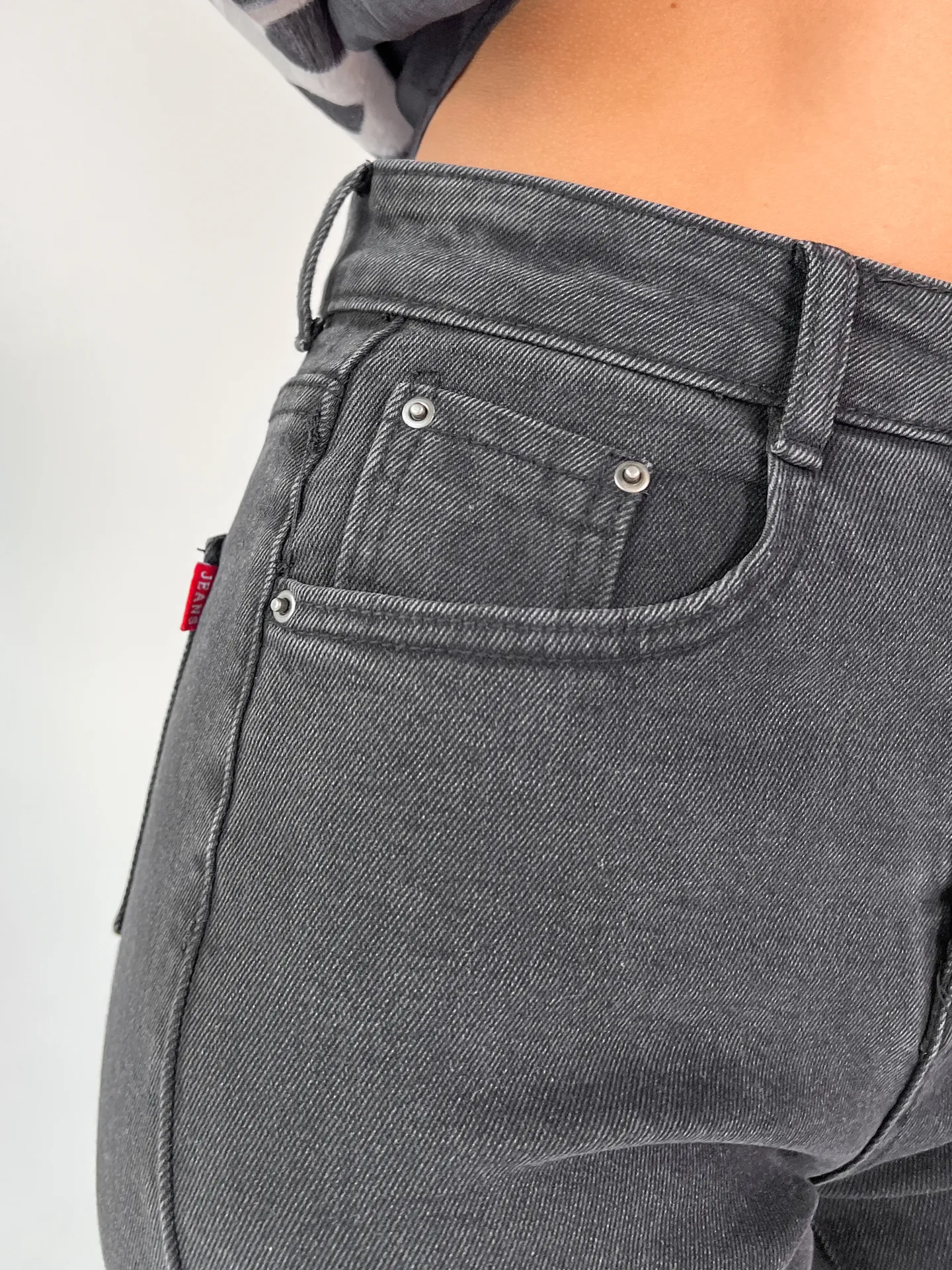 Джинсы Denim 2822 зауженные к низу однотонные