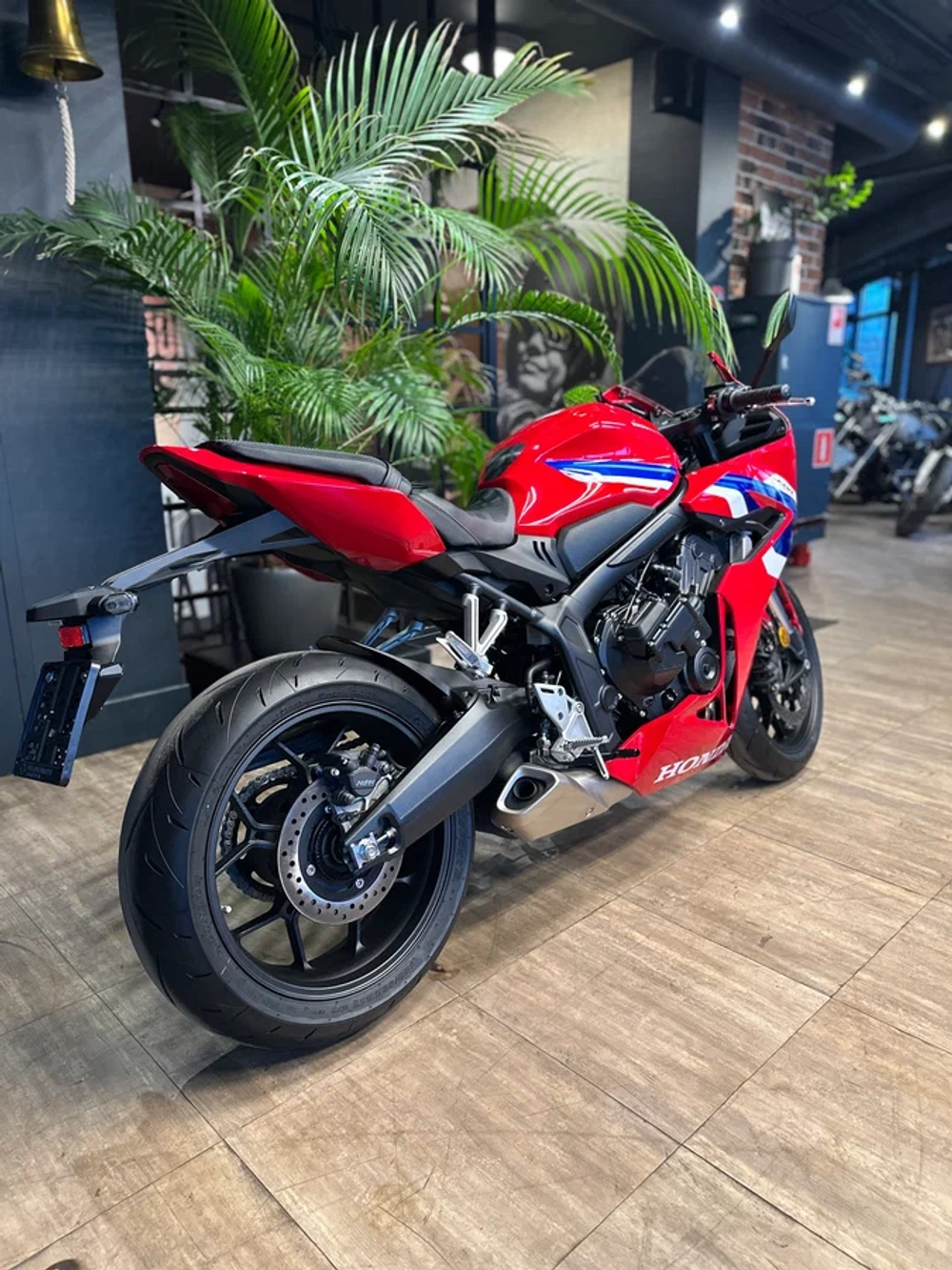 Honda CBR 650R, 2025 red