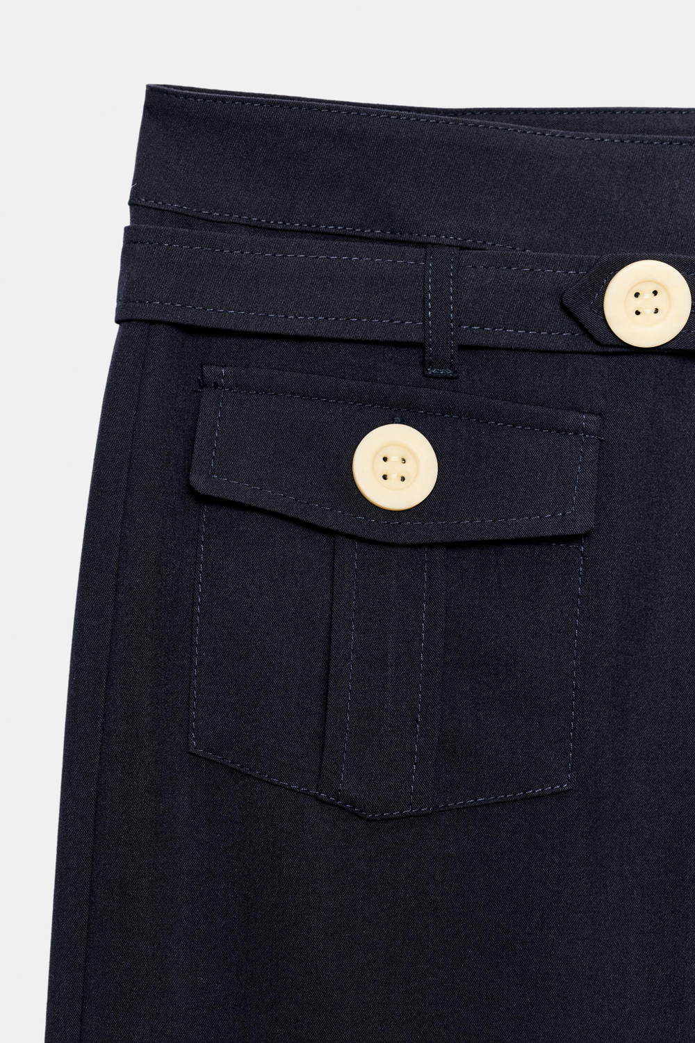 ПРЯМЫЕ БРЮКИ С КОНТРАСТНЫМИ ПУГОВИЦАМИ — ZARA
