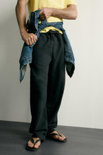 БРЮКИ RELAXED FIT ИЗ РЕЛЬЕФНОЙ ТКАНИ — ZARA · 4676/307