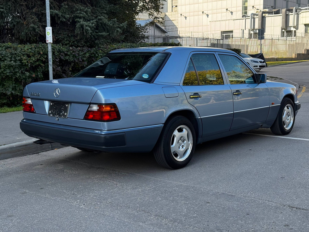 Mercedes-Benz E320