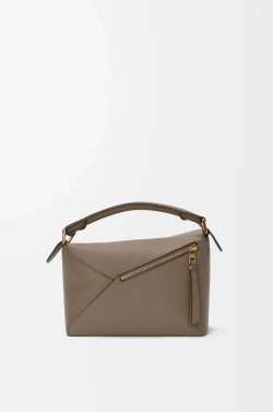 Loewe Маленькая сумка Puzzle Edge из мягкой зернистой телячьей кожи, серо-коричневый
