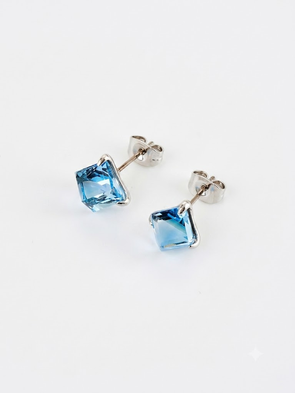 Серьги-гвоздики Миражи с голубыми кристаллами Swarovski