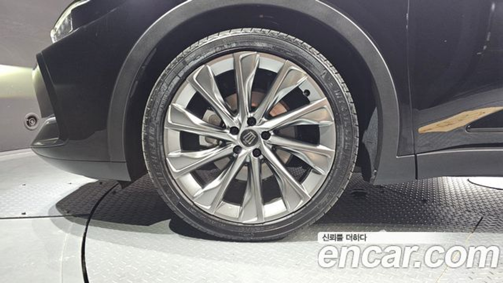 Toyota Crown 2.5 4WD Hybrid — 2026