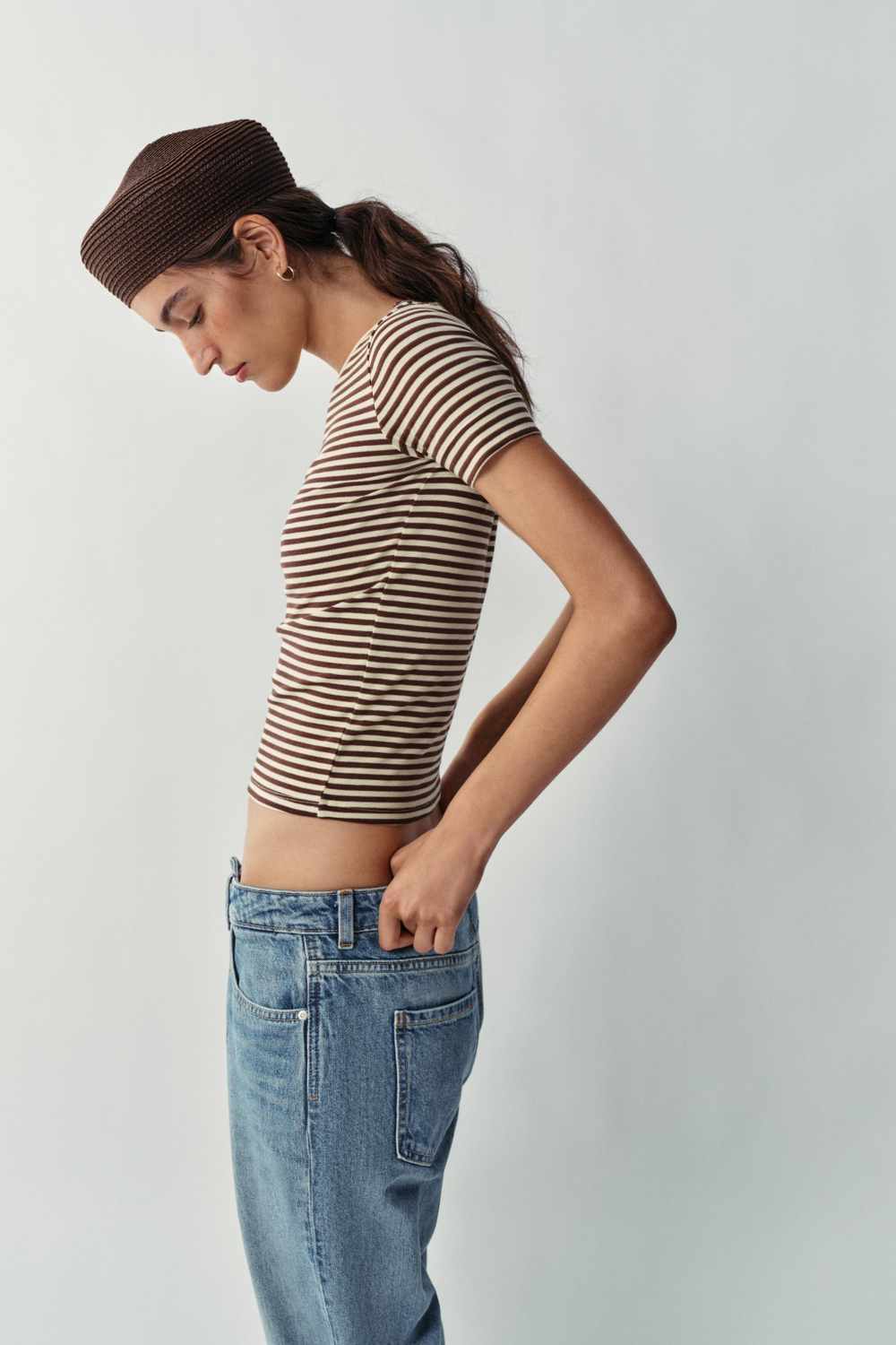 МИНИМАЛИСТИЧНАЯ ФУТБОЛКА С КОРОТКИМИ РУКАВАМИ — ZARA