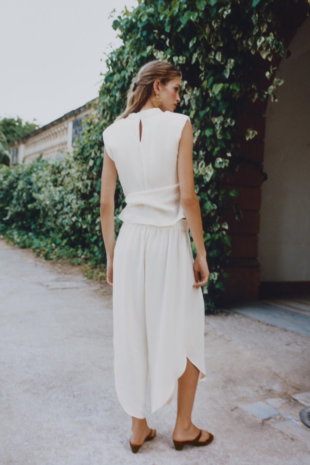 ЛЕГКИЕ БРЮКИ С РАЗРЕЗАМИ — ZARA