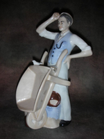 Статуэтка. Фарфор. Садовник. Royal Doulton. Англия.