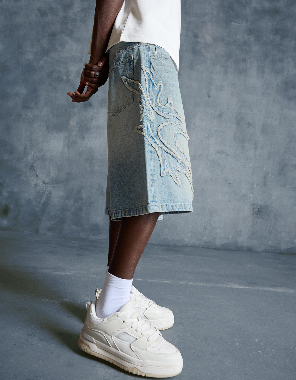 Мужские бермуды baggy fit с нашивками - BERSHKA