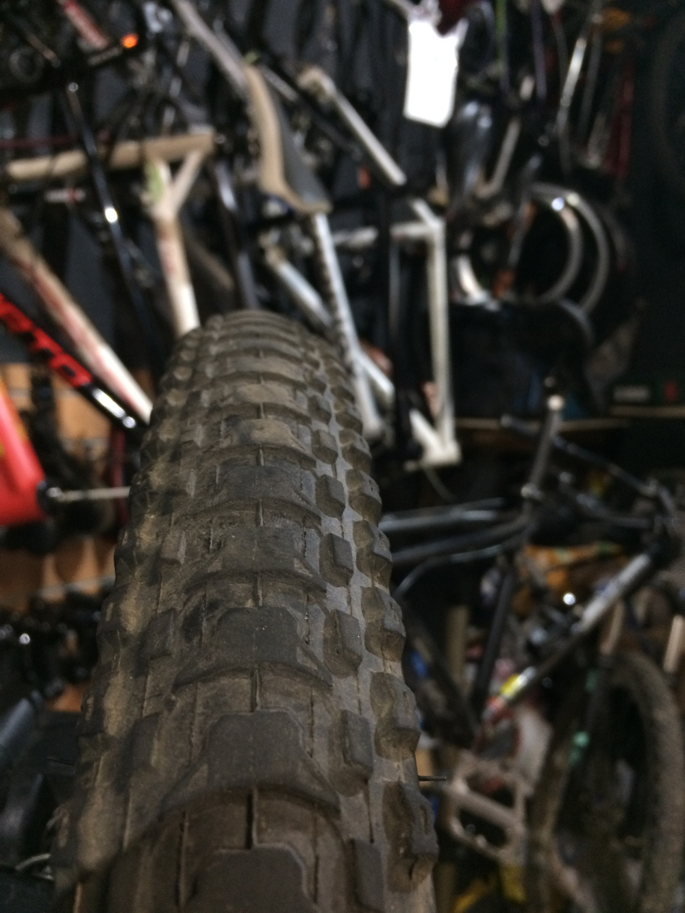 Колесо переднее 26 Alexrims / Shimano MT15 100×QR + покрышка Kenda Kozmik Lite II Pro 26×2,0