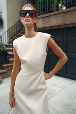 ZARA ПЛАТЬЕ МИДИ ИЗ ИСКУССТВЕННОЙ КОЖИ С ПОДПЛЕЧНИКАМИ, ЭКРЮ