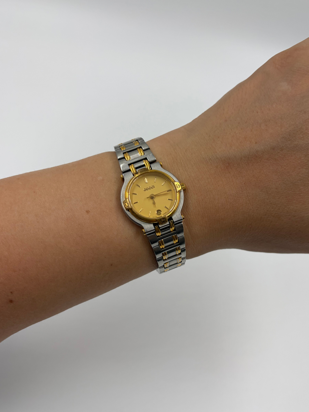 Часы Gucci 9000