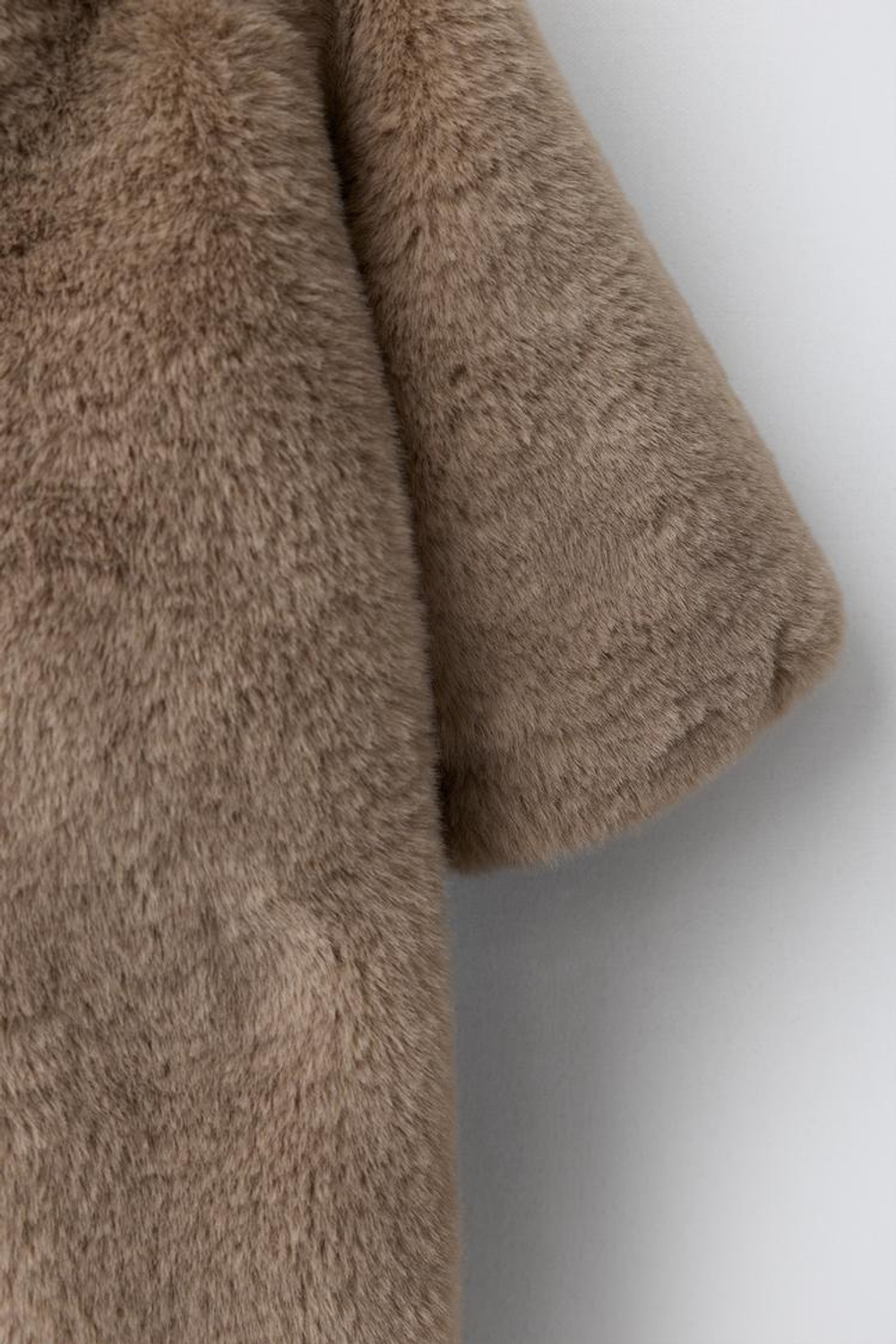 ZARA КОМБИНЕЗОН ИЗ ИСКУССТВЕННОГО МЕХА С УШКАМИ, СЕРО-КОРИЧНЕВЫЙ