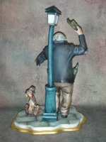 Статуэтка. Фарфор. Друзья под светом фонаря. Capodimonte. Италия