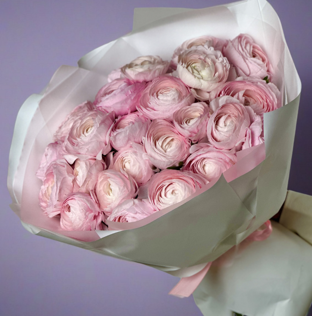 Flower bouquet of 11 ranunculus