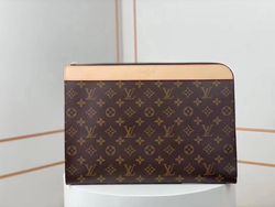 Клатч Louis Vuitton