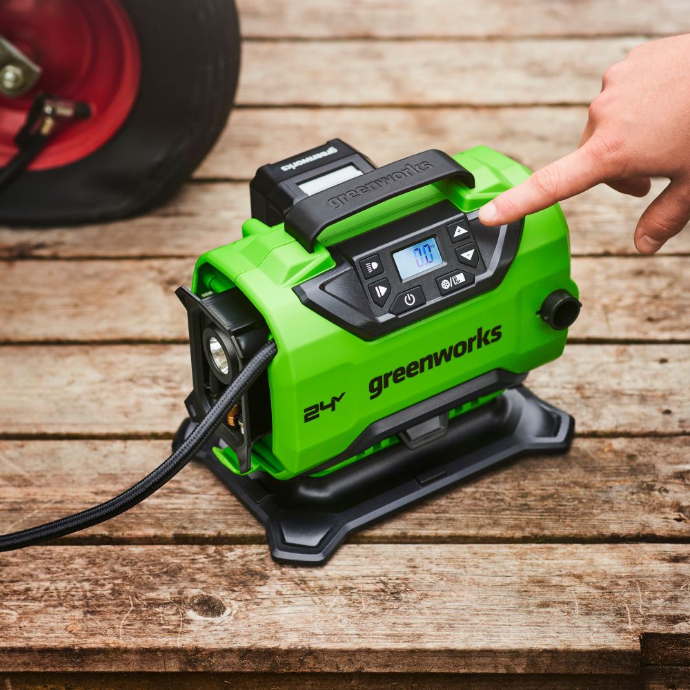 Компрессор автомобильный аккумуляторный Greenworks Арт. 3400807, 24V / 12V (от прикуривателя автомобиля), без АКБ и ЗУ в сумке