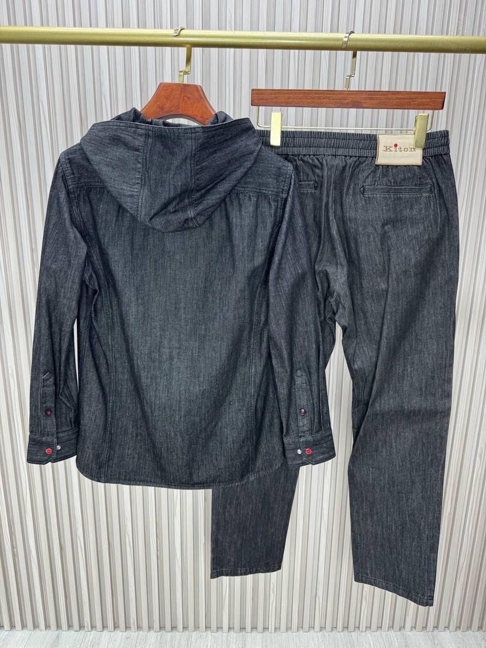 Джинсовый костюм Kiton