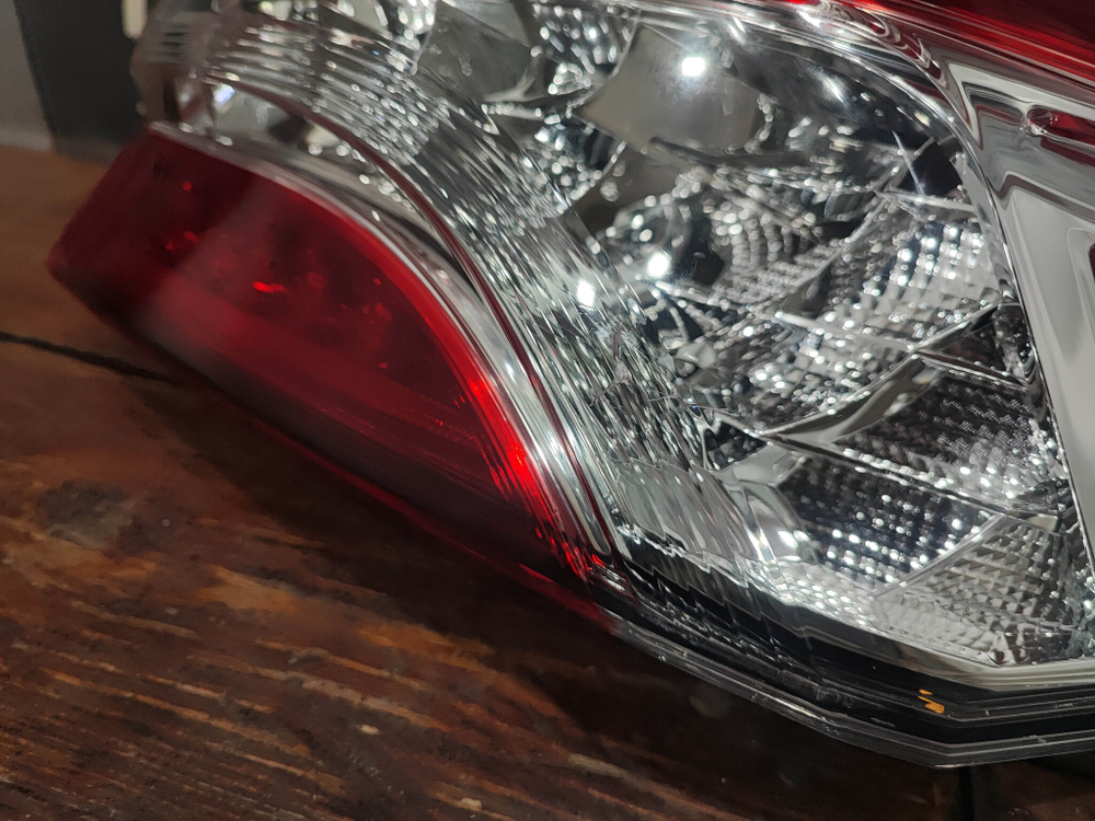 Фонарь пpавый LED Toyota Camry 70 USA 17-нв Б/У Оригинал 8155006730