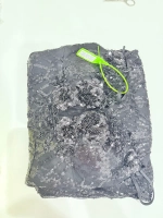 черное мини платье с цветочными аппликациями