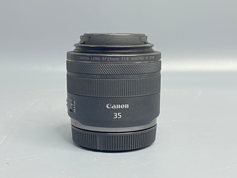 Canon RF 35mm 1.8 STM царапина на линзе.