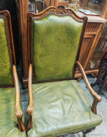 Старинные кресла с кожей 2 шт