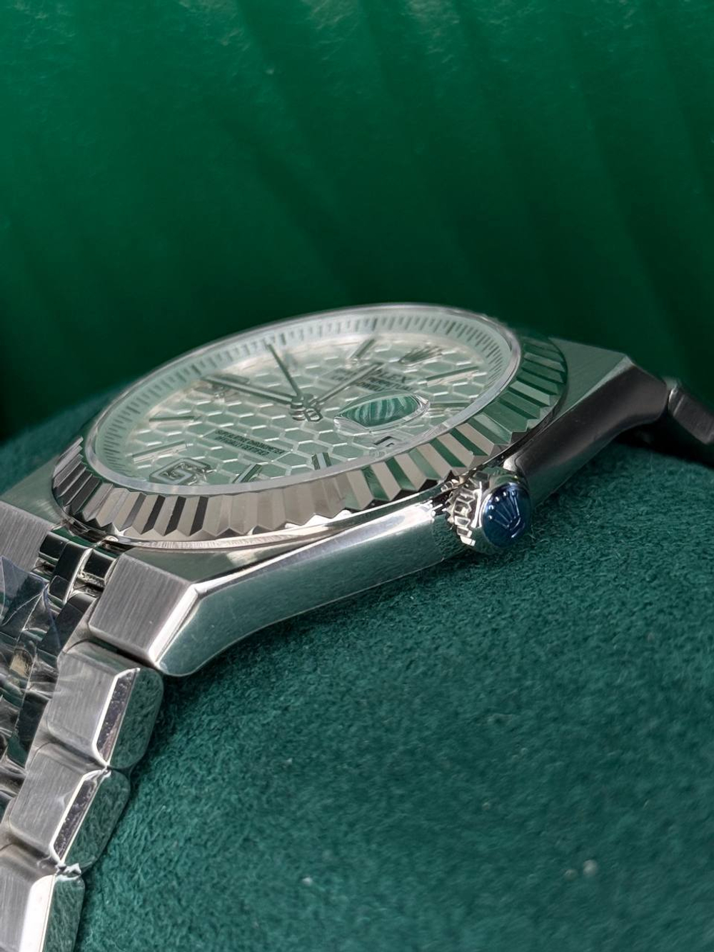 Часы Rolex Land-Dweller Deep White Dial Honeycomb Decor