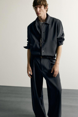 ZARA СТРУЯЩИЕСЯ БРЮКИ RELAXED FIT СО СКЛАДКАМИ, ЧЕРНЫЙ