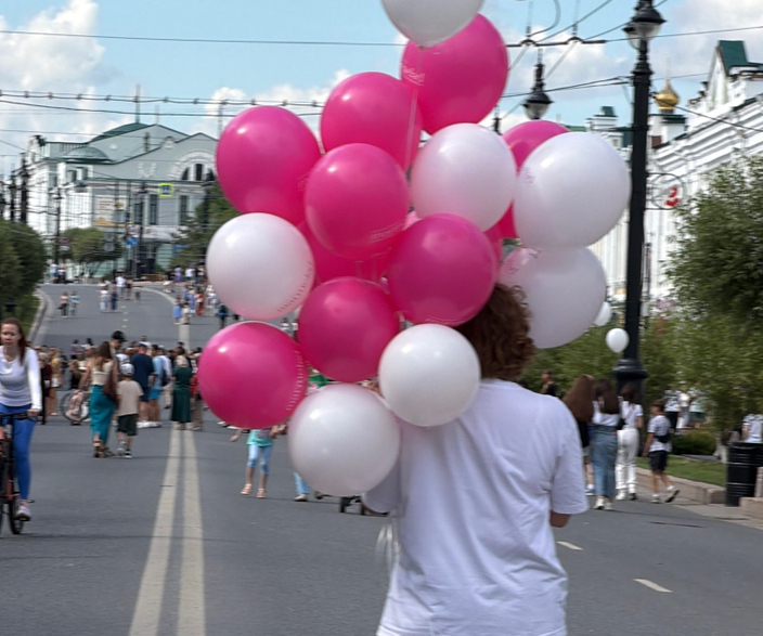 дарили воздушные шары в центре города🎈