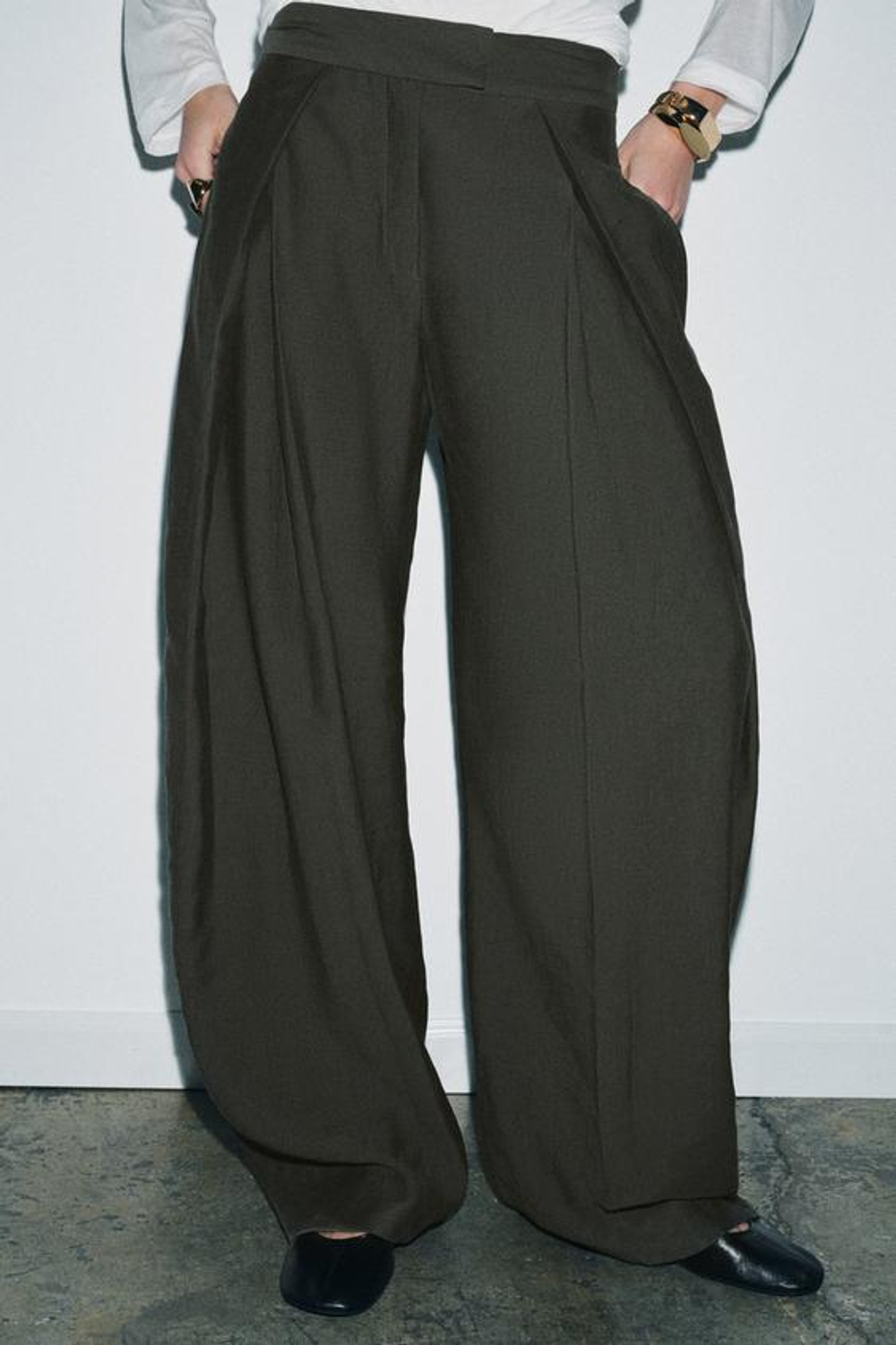 ZARA БРЮКИ WIDE-LEG С ЗАЩИПАМИ — ZW COLLECTION, ХАКИ