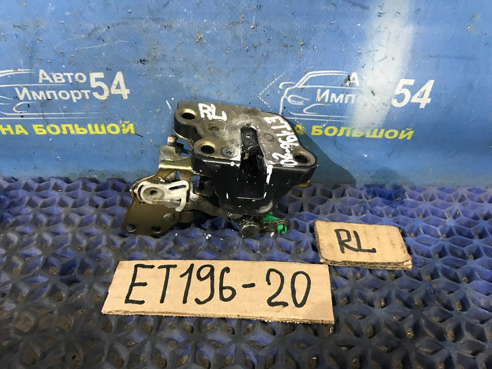 Замок двери задней левой TOYOTA CALDINA 1996