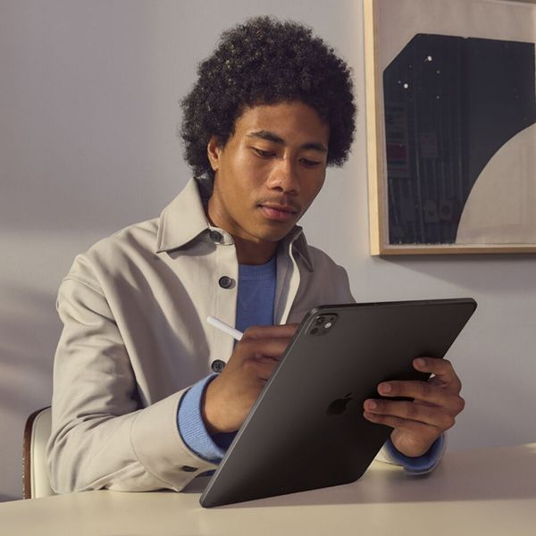Планшет Apple iPad Pro 13 (M5, 2025) 1 ТБ Wi-Fi Черный космос | Space Black (нанотекстурное стекло)