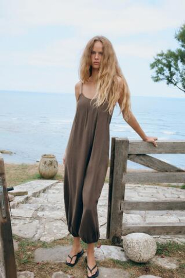 ZARA ДЛИННЫЙ КОМБИНЕЗОН НА БРЕТЕЛЯХ, ТЕМНО-КОРИЧНЕВЫЙ