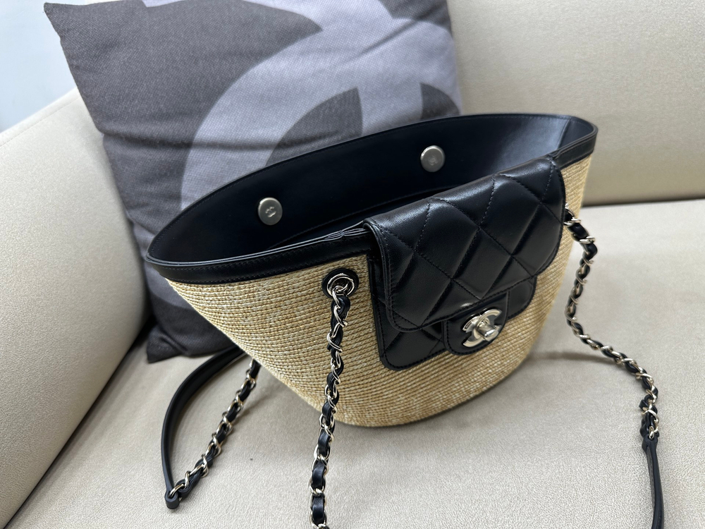 Женская плетёная сумка-шопер Chanel — бежевая с чёрным, 41 см — фото 4