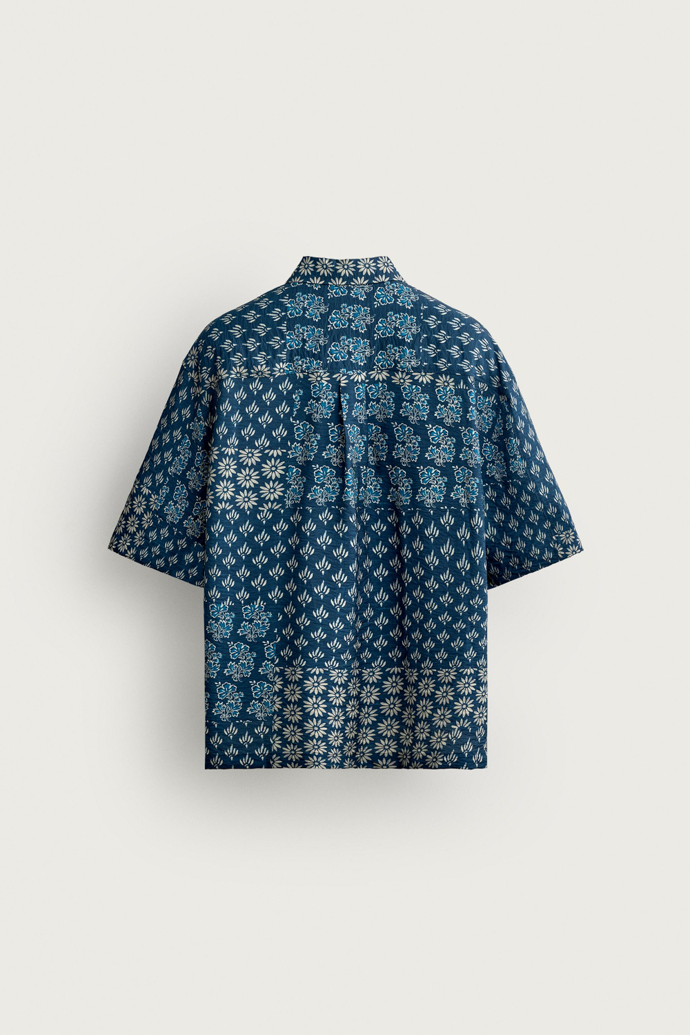 РУБАШКА RELAXED FIT С ПРИНТОМ В СТИЛЕ ПЭЧВОРК — ZARA