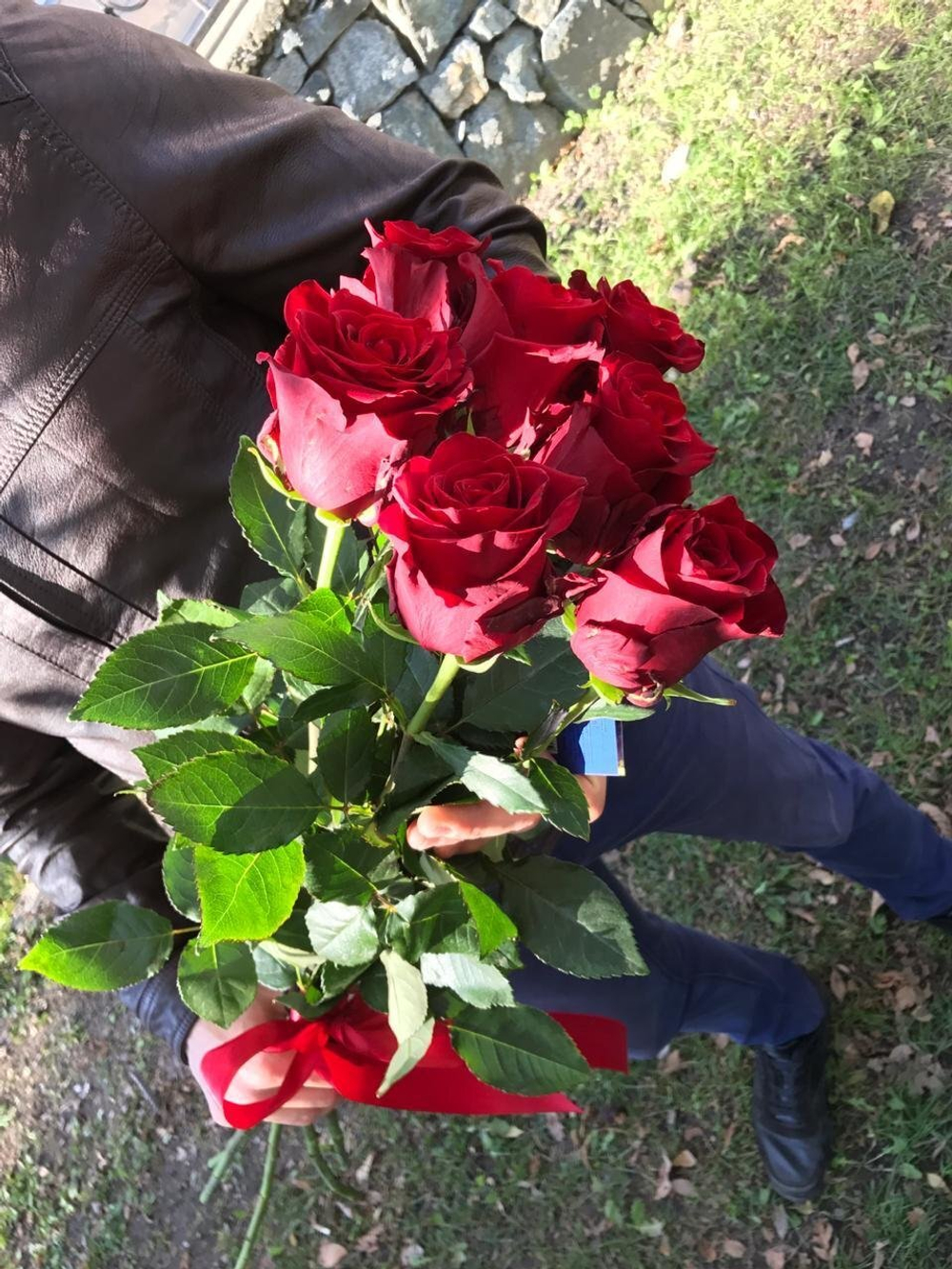7 высоких роз