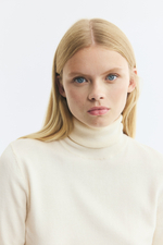 Топ тонкой вязки с высоким воротником - H&M